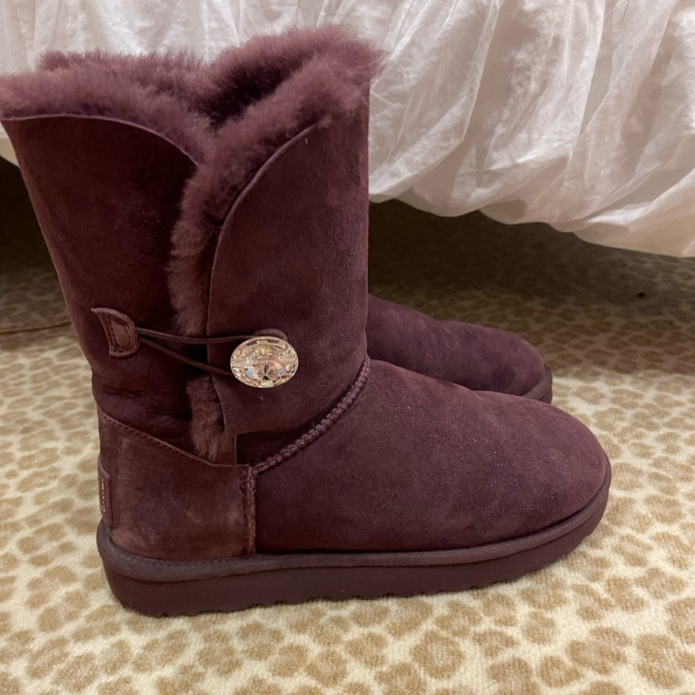 Uggs - image 1